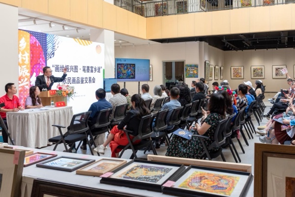 競拍現(xiàn)場。周禹攝