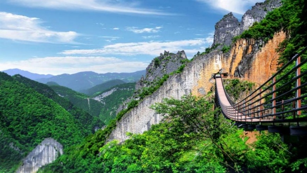 武陵山大裂谷。涪陵區(qū)融媒體中心供圖