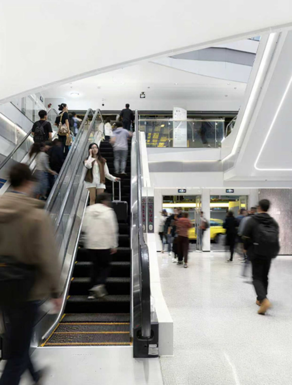 金沙天街人流如織。重慶龍湖供圖