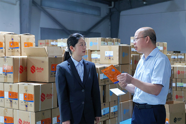 農行工作人員實地走訪調研。向詩佳攝