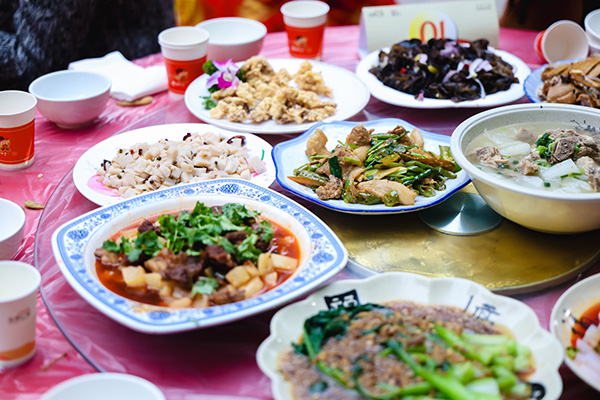 老友生活節(jié)百家宴現(xiàn)場(chǎng)。東原仁知供圖