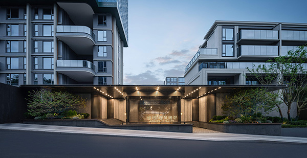 綠城春風晴翠極萃項目大門實景圖。綠城供圖