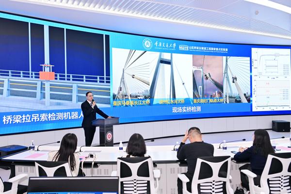 夏潤(rùn)川介紹團(tuán)隊(duì)故事。主辦方供圖