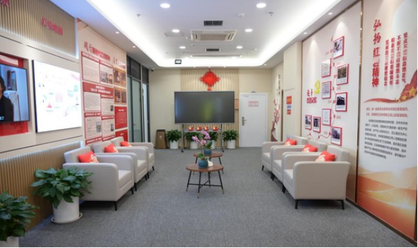 紅巖主題網(wǎng)點(diǎn)。郵儲(chǔ)銀行重慶分行供圖