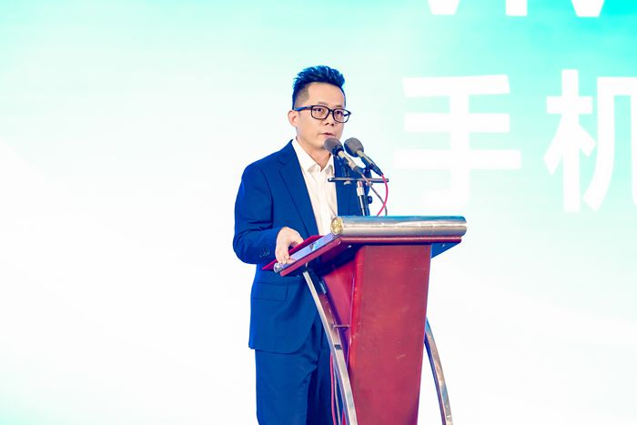 vivo品牌數(shù)字傳播部總經(jīng)理舒科介紹“vivo拍拍·新重慶”手機攝影大賽。 活動主辦方供圖