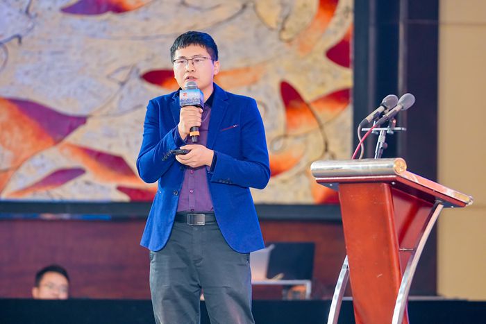 網(wǎng)絡(luò)名人“霧都重慶”在啟動儀式現(xiàn)場進(jìn)行分享。 活動主辦方供圖