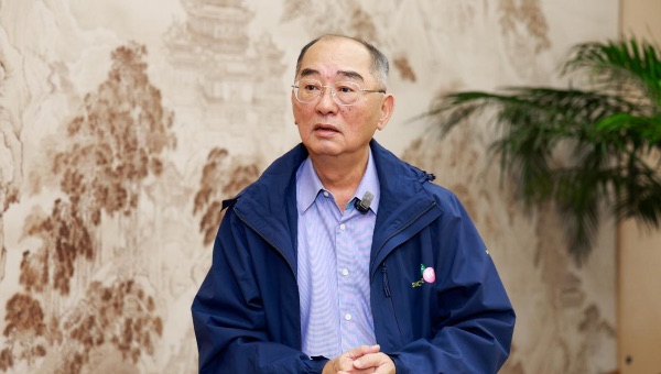 劉添財講述朱楓烈士“回家路”背后的故事。曾英豪攝