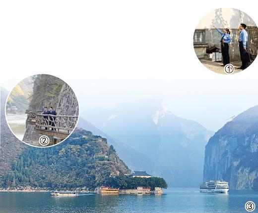 圖①：重慶市忠縣人民檢察院檢察官現(xiàn)場查看石寶寨寨門。  　　張海波攝  　　圖②：重慶市巫溪縣人民檢察院檢察官來到巫鹽古道保護(hù)修繕點(diǎn)位。  　　黃 翼攝  　　圖③：重慶市奉節(jié)縣瞿塘峽口風(fēng)景。